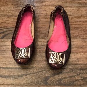 Lilly Pulitzer tortoiseshell flats with gold Logo